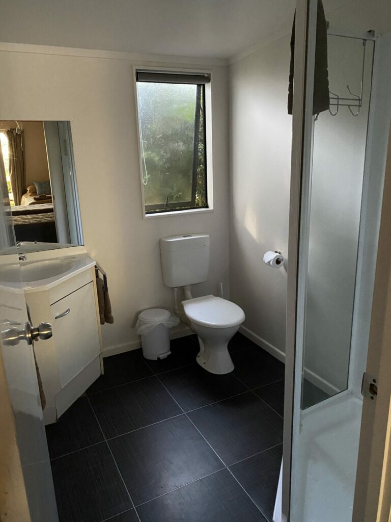 Great Barrier Lodge ensuite bathrooms